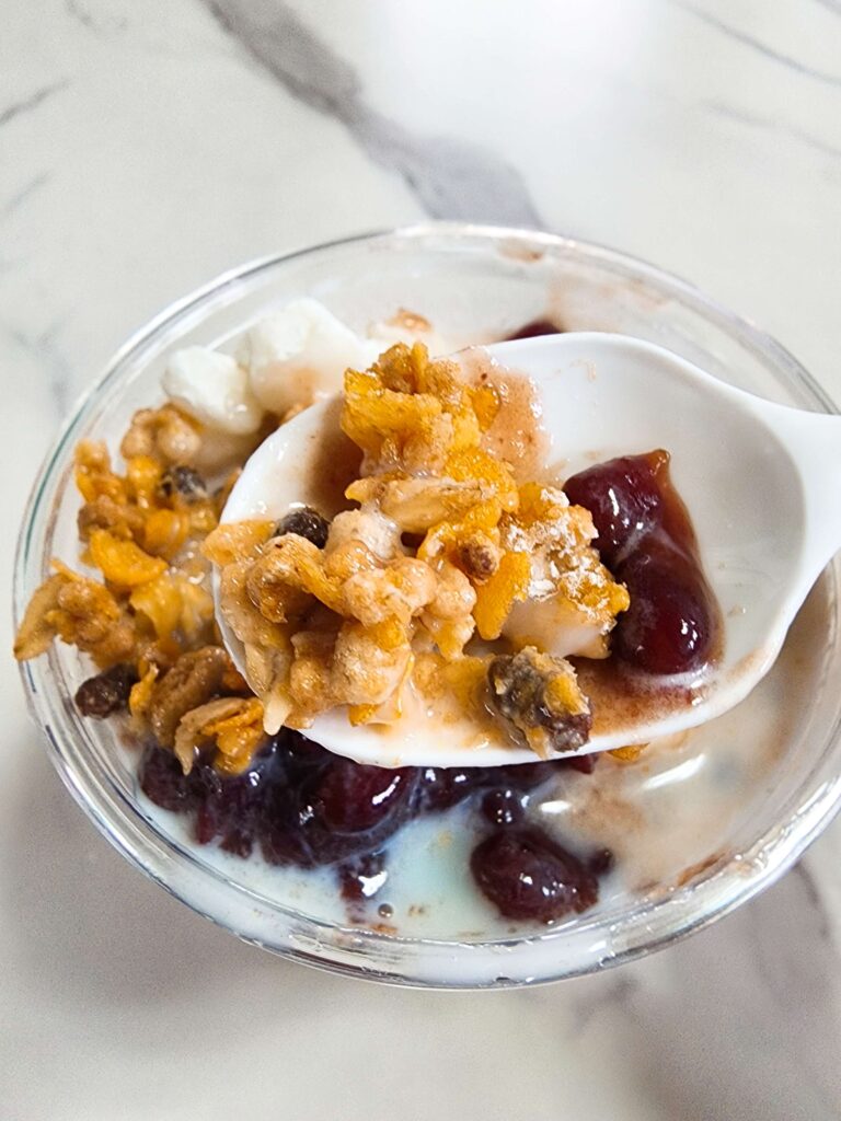 고소하고 바삭한 시리얼 토핑 클로즈업