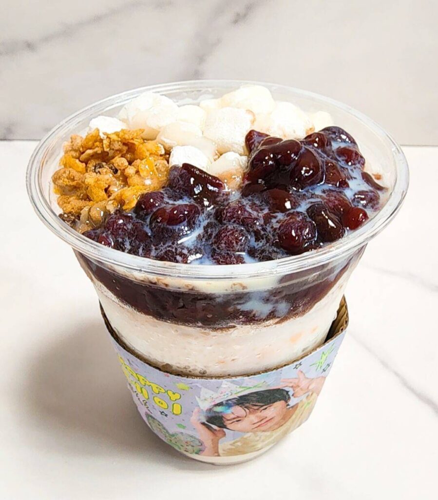 메가커피 빙수 팥빙 팥빙 파르페 – 위에서 본 재료 구성 컷